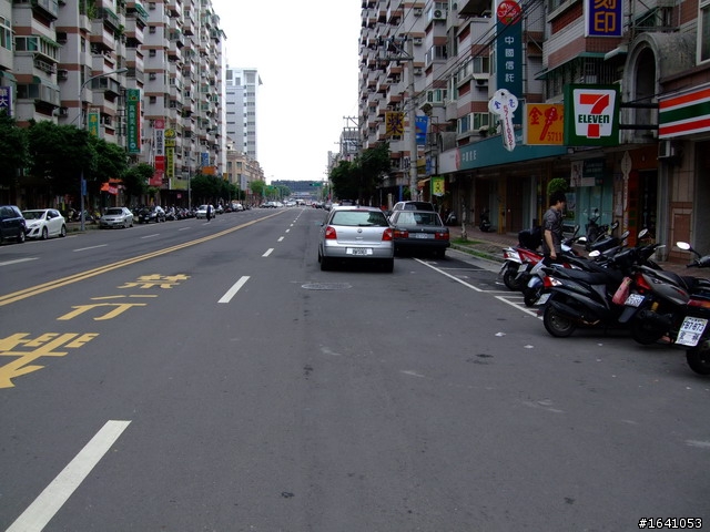 台北有錢沒地方停車,我可是有位置我也不停勒,,怎樣