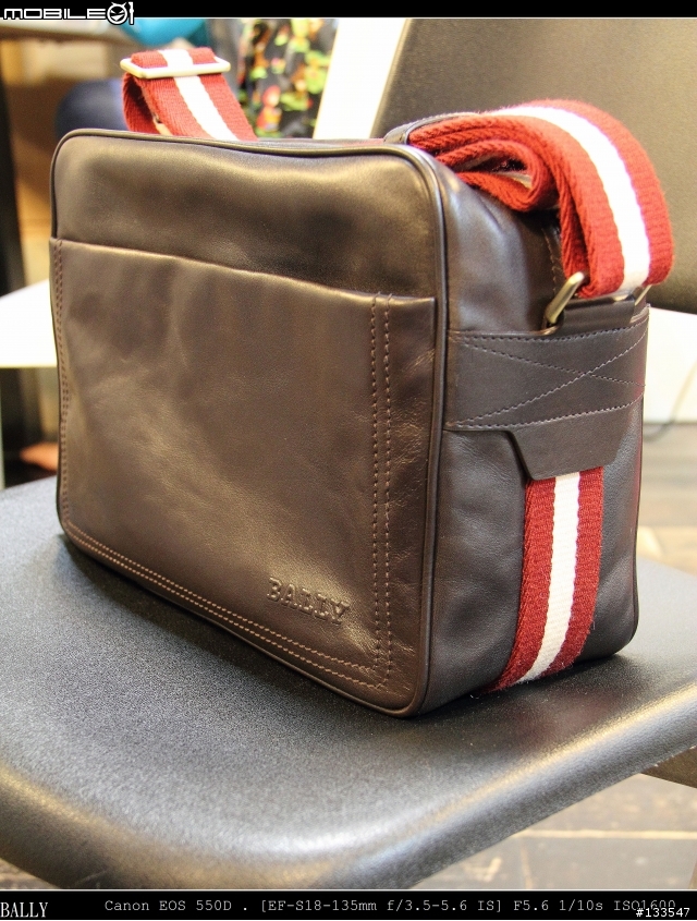 [淚奔開箱] BALLY 2010年式全皮革經典紅白值星帶斜背包
