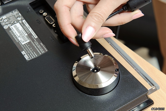 桌布釋出，27P，美女Sophie「開核」初體驗--華碩ASUS M4A89GTD PRO/USB3
