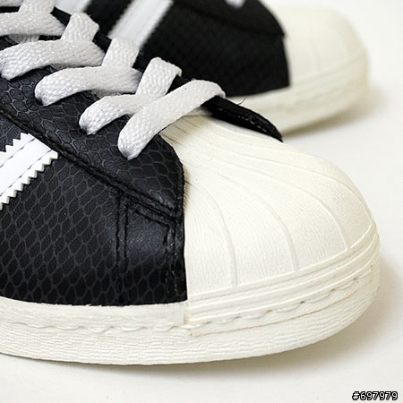 有人準備要衝 adidas X atmos 十周年限定 夜光黑蛇嘛?