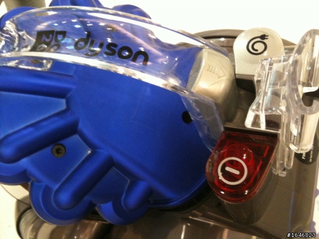 輕巧好用的小變型金剛dyson dc26 allergy吸塵器的自爽圖文開箱分享!