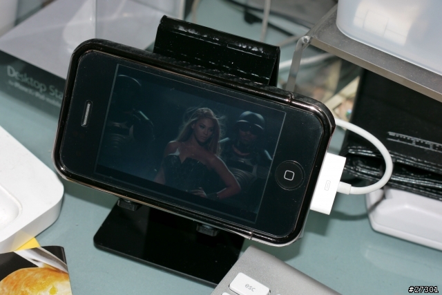 【iPhone 免脫殼立架】日本設計台灣精品 簡約便利 iPhone立架 分享
