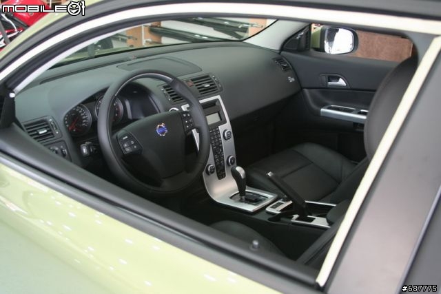 檸檬綠VOLVO-C30開箱!!!(加映.隔熱紙+車體包膜)圖多