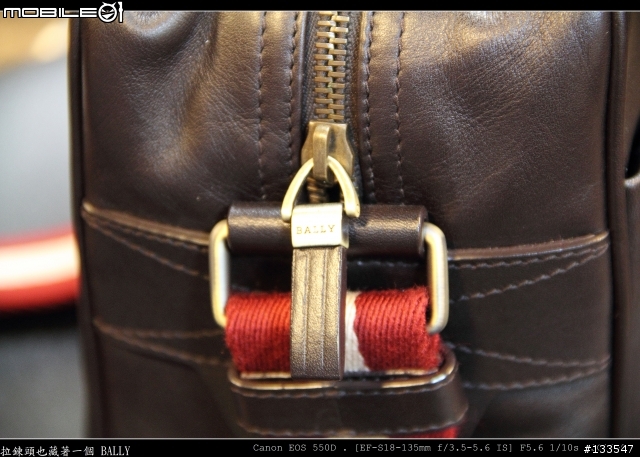 [淚奔開箱] BALLY 2010年式全皮革經典紅白值星帶斜背包