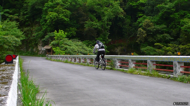 [遊記] 烏來雨中單車越野樂....卡拉莫基步道+哈盆越嶺古道(半程)