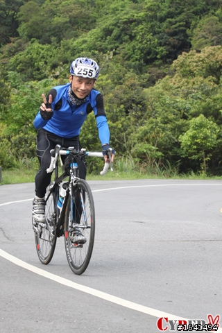 剛出爐:  4/12 五指山自行車大賽   終點前500米