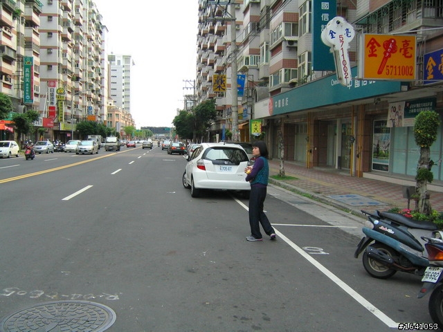 台北有錢沒地方停車,我可是有位置我也不停勒,,怎樣