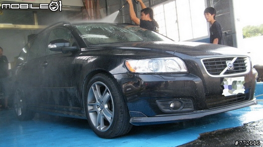 (4/22更新)遲來的開箱文~墾丁春浪陽光沙灘放肆玩XD 我的VOLVO V50 現醜啦(女王加爆乳妹~女王拍的XD) 釋出隱藏版