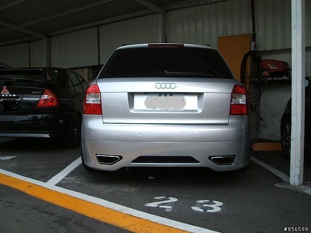 不知名的AUDI A4車身套件