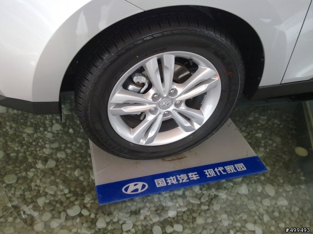IX35 帥氣的外型!! 但是不太優的內部空間 (內有圖喔)