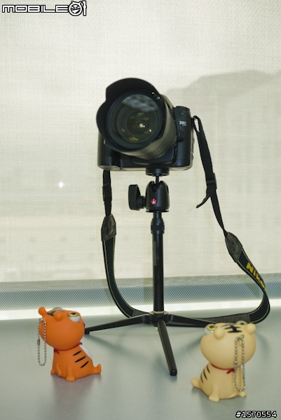 兩隻老虎的新玩具，Manfrotto 209 492 套組腳架