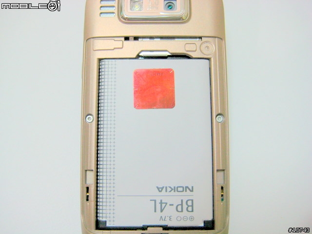 [分享] Nokia E72 脫光光的拆機照