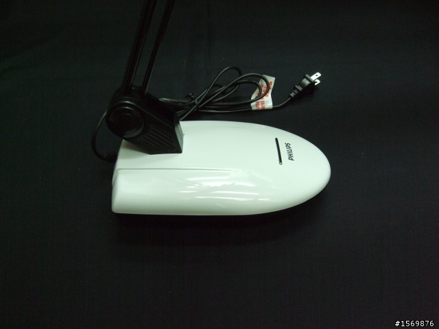 簡單開箱..PHILIPS  FTN 629w檯燈..