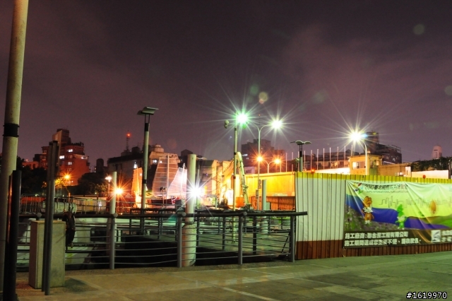 拜託各位大大幫我看看這照片