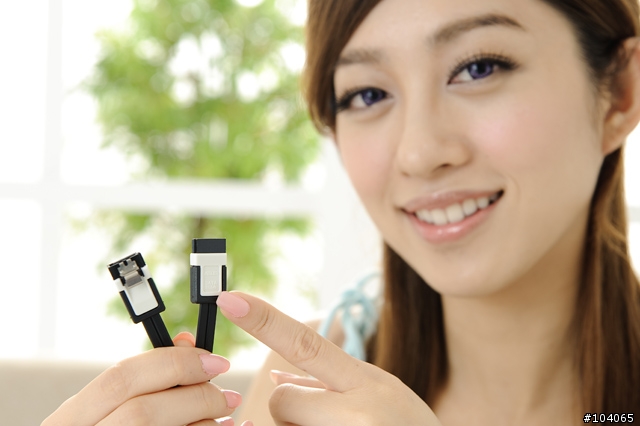 桌布釋出，27P，美女Sophie「開核」初體驗--華碩ASUS M4A89GTD PRO/USB3