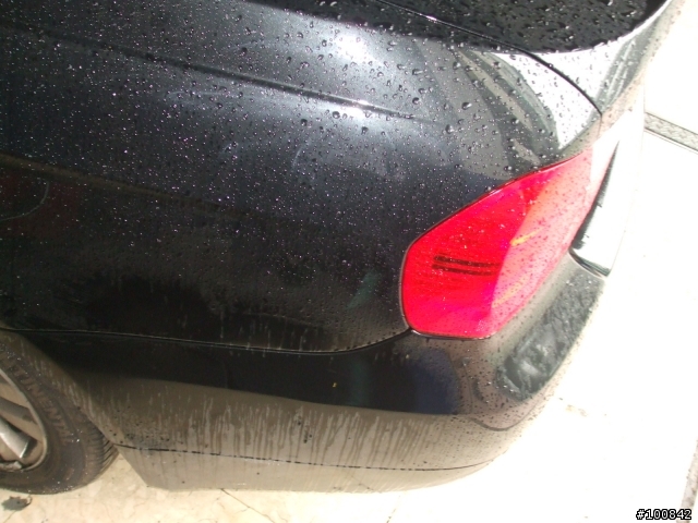 請問出險照片中的車子是同一輛嗎?