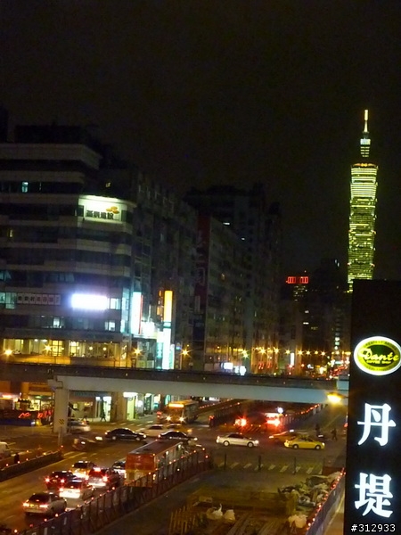 TAIPEI 101 幾乎全亮!