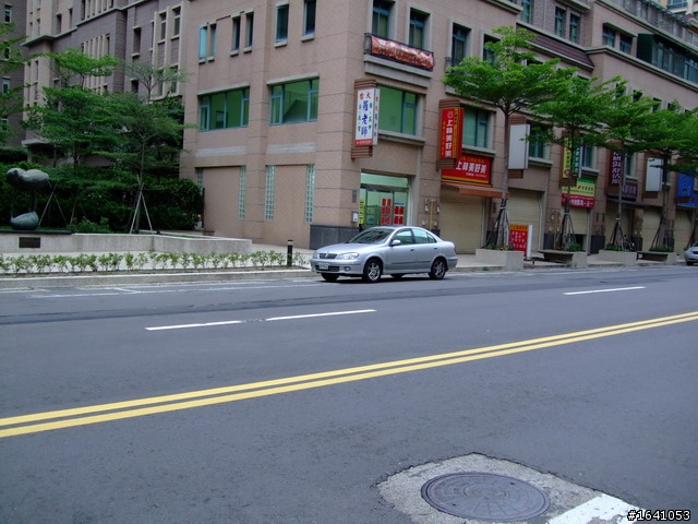 台北有錢沒地方停車,我可是有位置我也不停勒,,怎樣