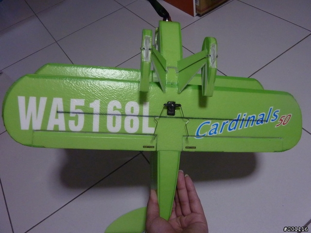 超口愛的 50cm 迷你小雙翼機