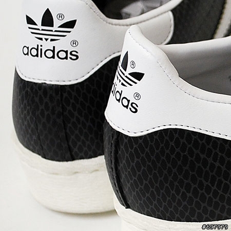 有人準備要衝 adidas X atmos 十周年限定 夜光黑蛇嘛?