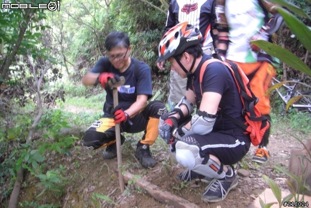 中福宮的新玩具(二)...又陡又滑的新路線
