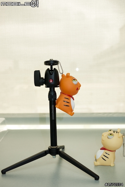 兩隻老虎的新玩具，Manfrotto 209 492 套組腳架