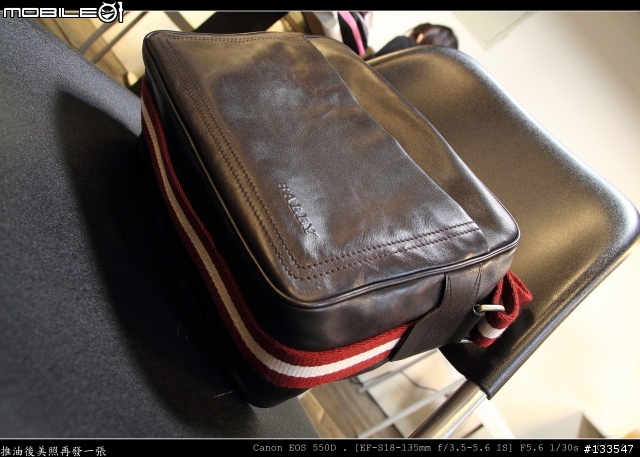 [淚奔開箱] BALLY 2010年式全皮革經典紅白值星帶斜背包