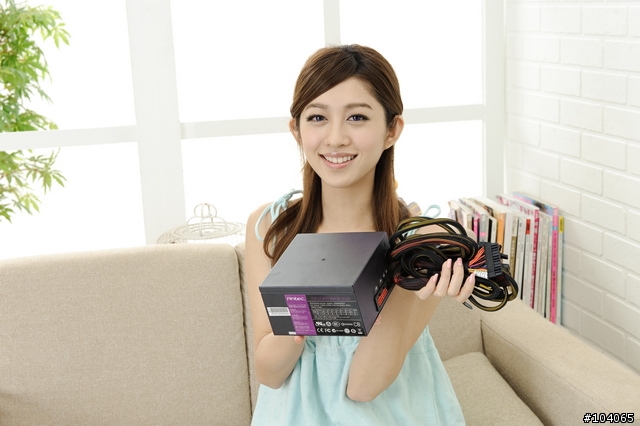 桌布釋出，27P，美女Sophie「開核」初體驗--華碩ASUS M4A89GTD PRO/USB3