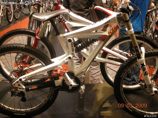 demo 8 vs ktm tribute