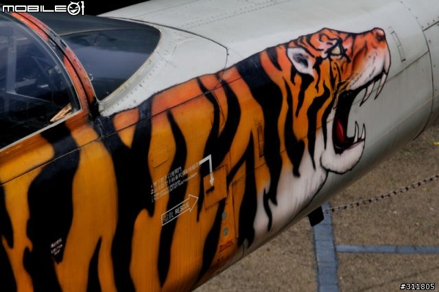 AIDC的TIGER 2001