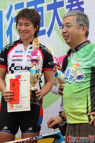 剛出爐:  4/12 五指山自行車大賽   終點前500米