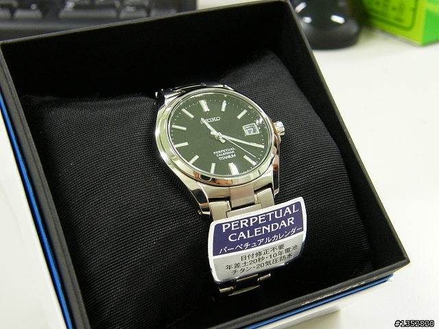 [開箱]Seiko SBQK077J 鈦金屬萬年曆款