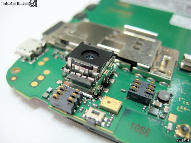 [分享] Nokia E72 脫光光的拆機照