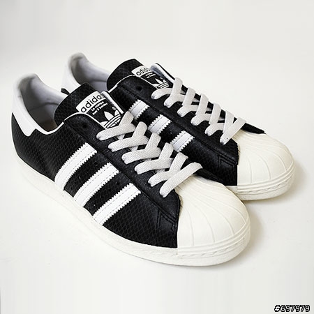 有人準備要衝 adidas X atmos 十周年限定 夜光黑蛇嘛?