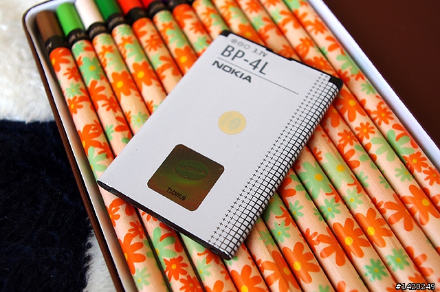 輕薄有型～新手不走商務路線的NOKIA E72灰銀版使用分享