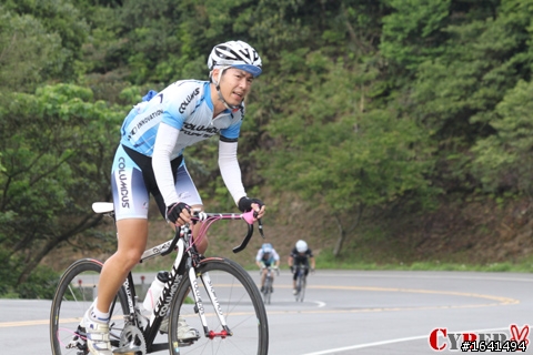 剛出爐:  4/12 五指山自行車大賽   終點前500米