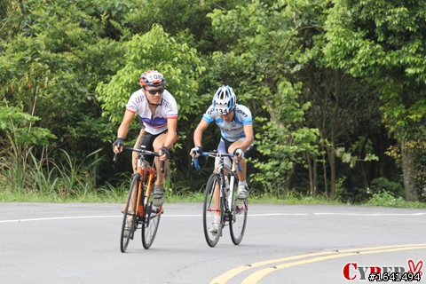 剛出爐:  4/12 五指山自行車大賽   終點前500米