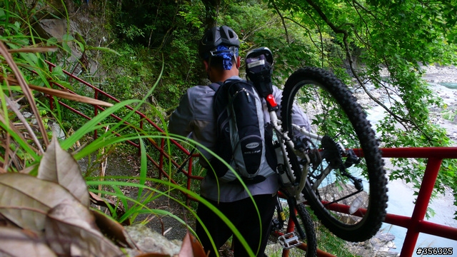 [遊記] 烏來雨中單車越野樂....卡拉莫基步道+哈盆越嶺古道(半程)