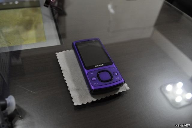 NOKIA 6700S 紫色 首發~ 開箱文 (圖少)
