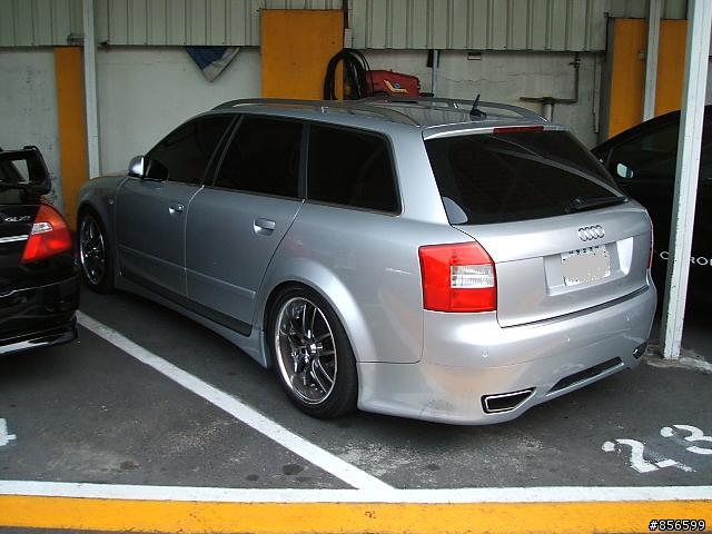 不知名的AUDI A4車身套件
