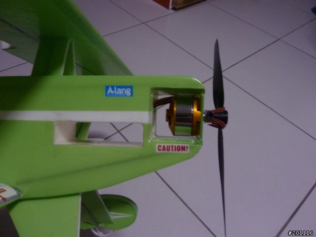 超口愛的 50cm 迷你小雙翼機