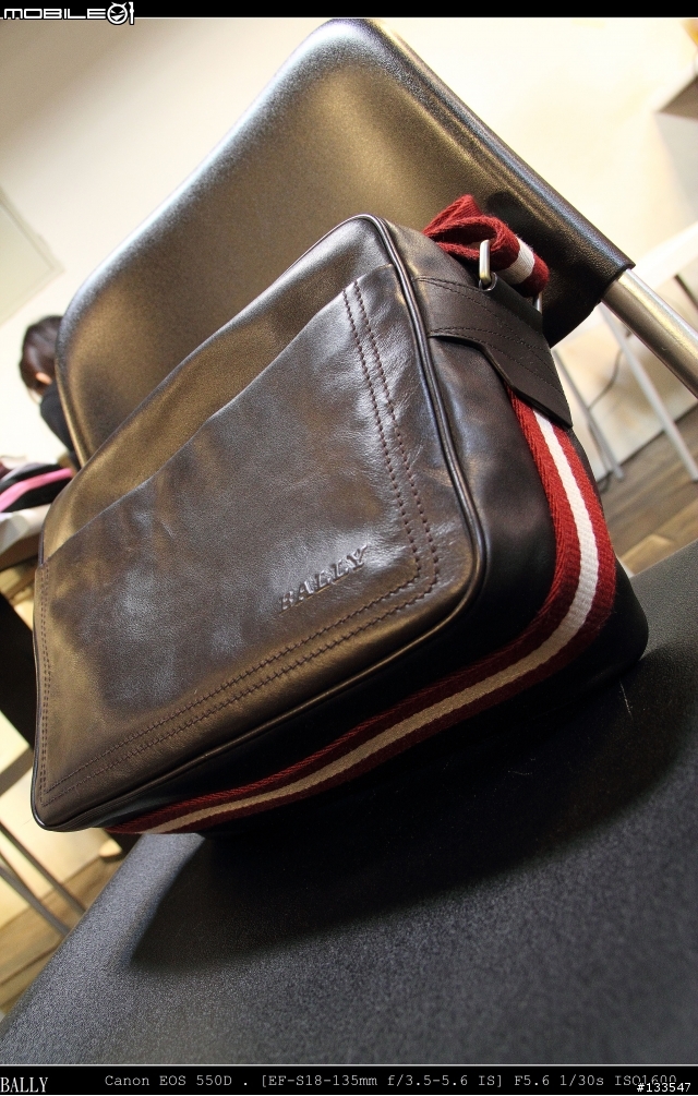 [淚奔開箱] BALLY 2010年式全皮革經典紅白值星帶斜背包