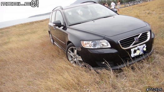 (4/22更新)遲來的開箱文~墾丁春浪陽光沙灘放肆玩XD 我的VOLVO V50 現醜啦(女王加爆乳妹~女王拍的XD) 釋出隱藏版