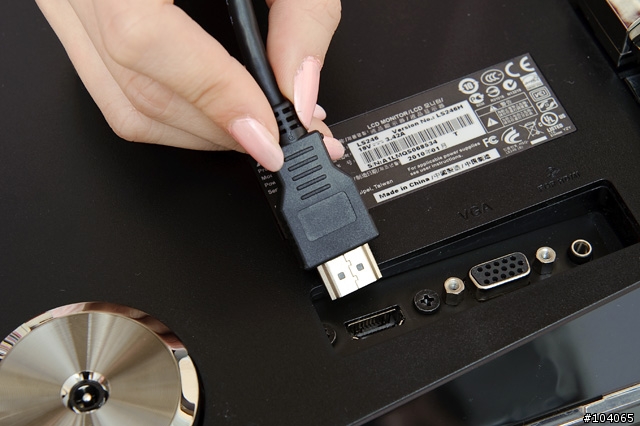 桌布釋出，27P，美女Sophie「開核」初體驗--華碩ASUS M4A89GTD PRO/USB3