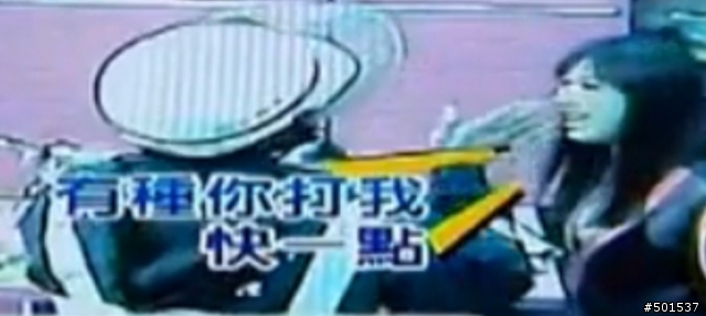 [補充]檳榔西施襲警過程截圖(被摔前的關鍵問題 + 推倒前、後截圖)……………………討論法規問題的網友請“和平討論”