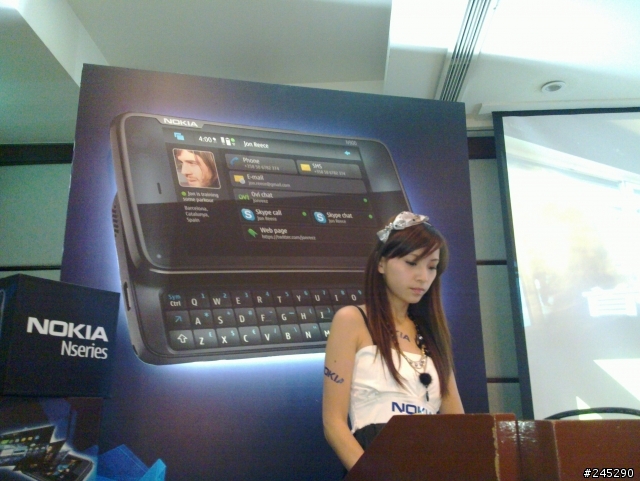 N900首發玩家體驗會-現場實況(誰說只有IPHONE能 N900龜字也能用畫的)