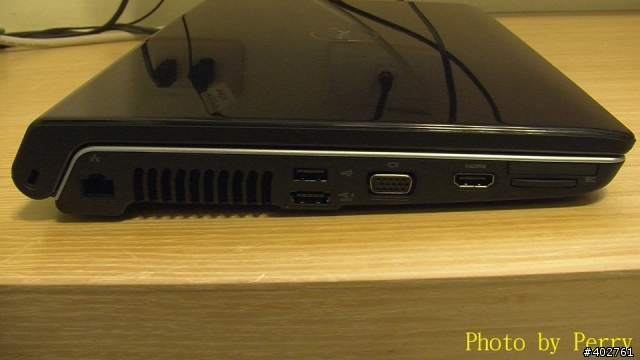 Dell Studio 1458我家的黑貓來開箱也是我的第一篇開箱文