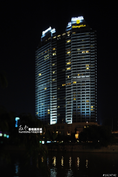 移轴夜色建筑