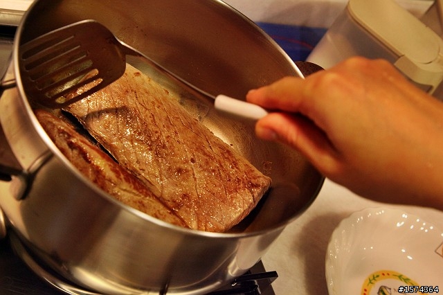 我吃黑鮪魚搭配烏魚子給大家看【有圖】 (今天我生日)