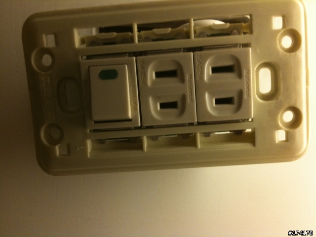插座沒有通電？？？